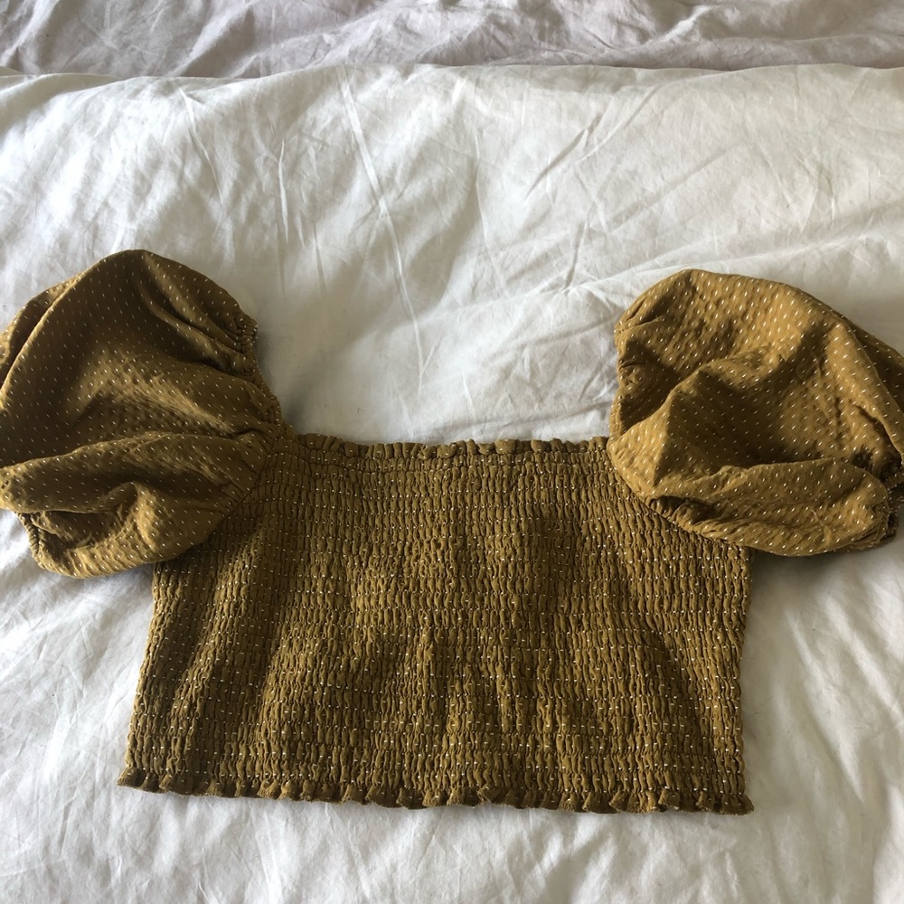 Women’s Wild Fable crop puff sleeve top!